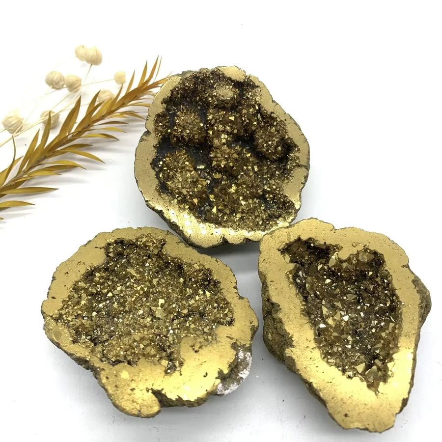 Vergoldeter Achatkristall von CrystalHola in Gold als natürliche Kristallgeode zur Dekoration - Bild 5
