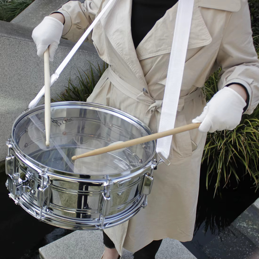 SLADE Professionelles 14 Zoll Snare Drum Set in Silber mit Gurt und Drumsticks - Bild 2