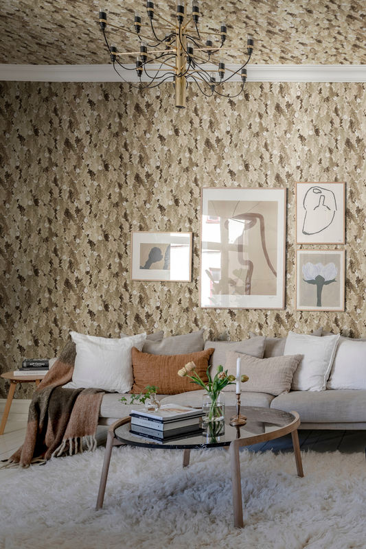 Rebel Walls Tapete No Time to Waste in Sand Beige mit floralem Art Nouveau Design - Bild 3
