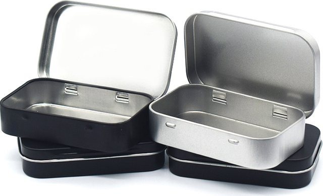 Kleine rechteckige Metallbox von TPXCKz aus Weißblech in Silber, ideal als Organizer für Süßigkeiten oder Pillen - Bild 1