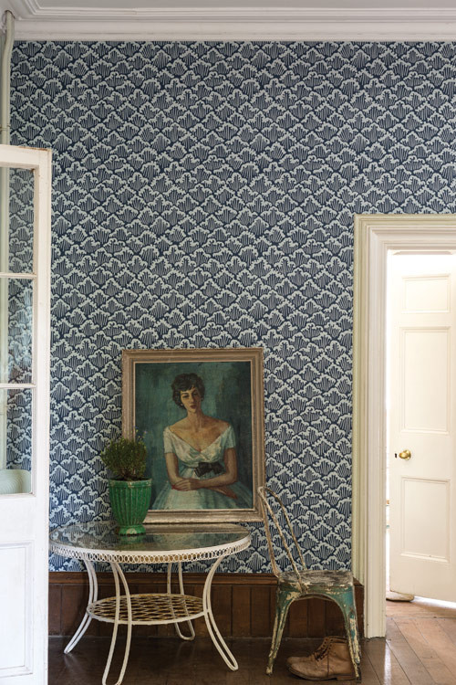 Farrow & Ball Tapete Aranami in Stiffkey Blue/Skylight mit abstraktem Design - Bild 1