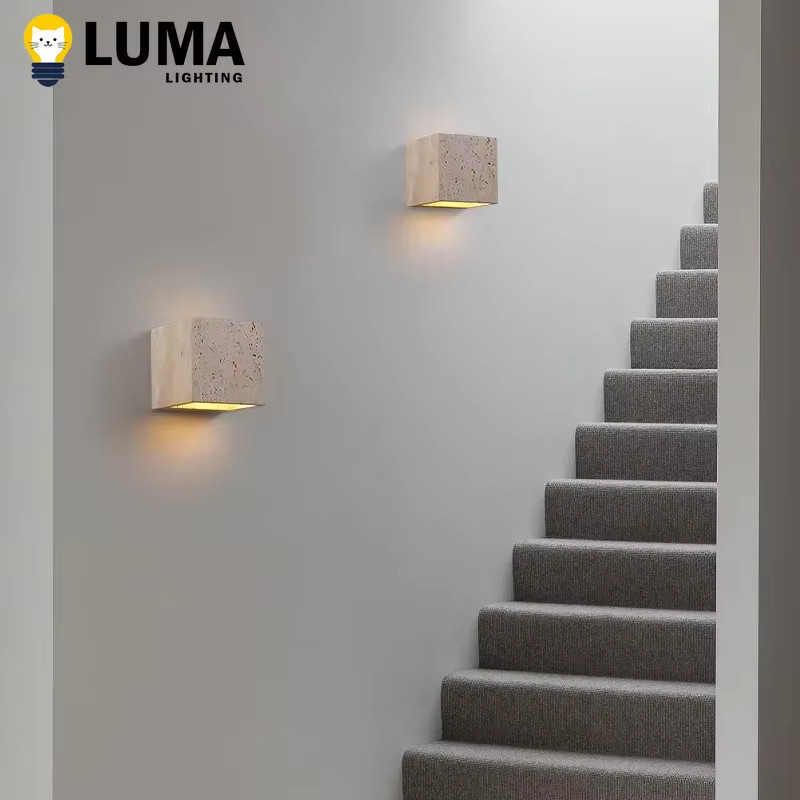 MOSA ZX Luma Quadratische Wandleuchte aus gelbem Travertin für Außenbereich und Innenbereich in Beige/Gelb - Bild 2