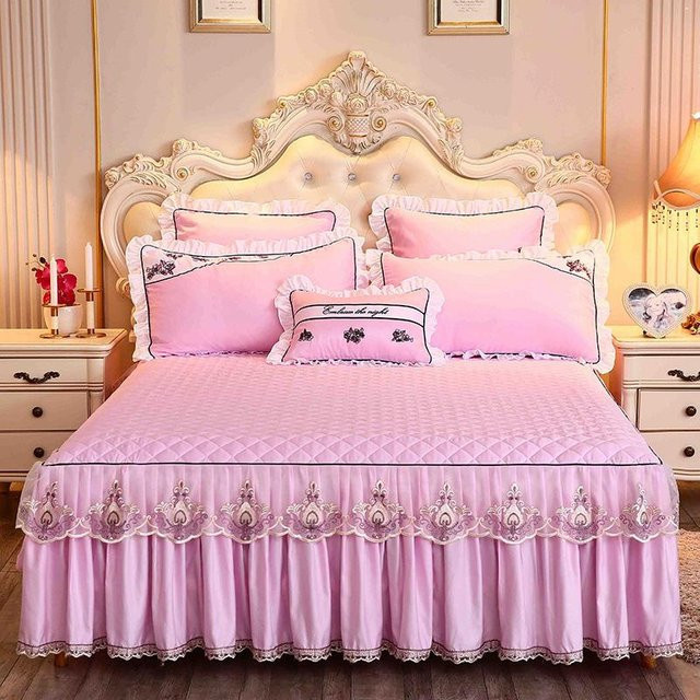 Bettrock aus gebürsteter Spitze in Pink, gesteppte Tagesdecke im koreanischen Prinzessinnen-Stil, 3-teiliges Set, B/T: 180 x 200 cm - Bild 1
