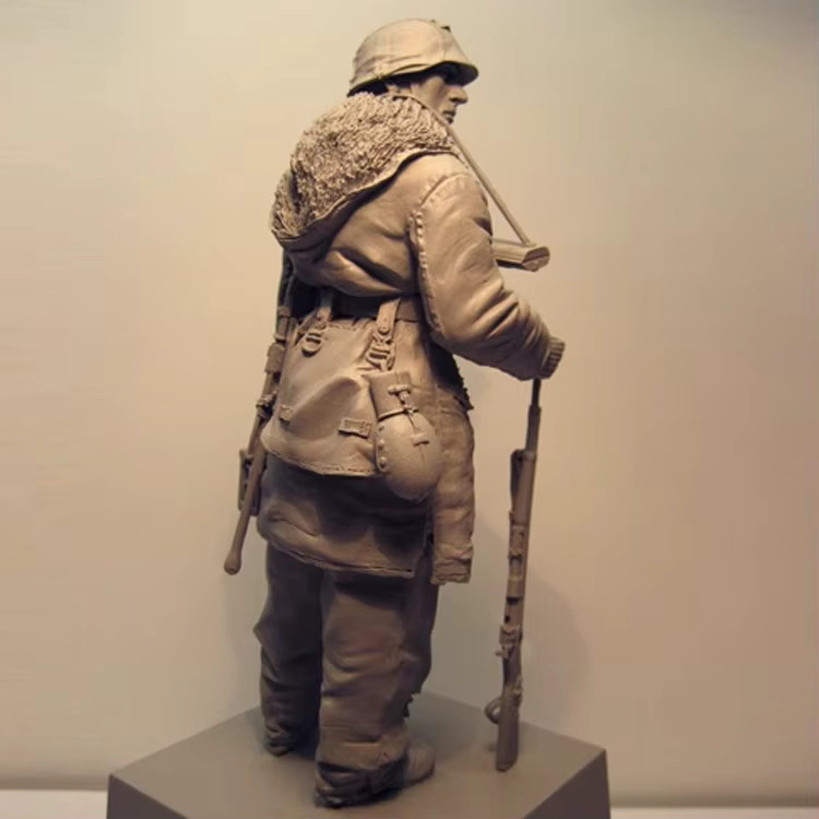 EVANOVM Soldat, grauer Bausatz, Gussharz, 1:16 - Bild 2