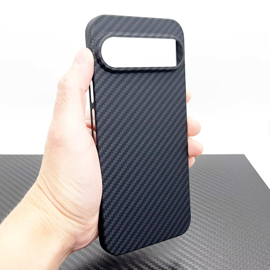 bottix Luxus Carbonfaser Hülle für Google Pixel 9 Pro XL in Schwarz mit Linsenschutz und kratzfester Aramid-Rückschale - Bild 2
