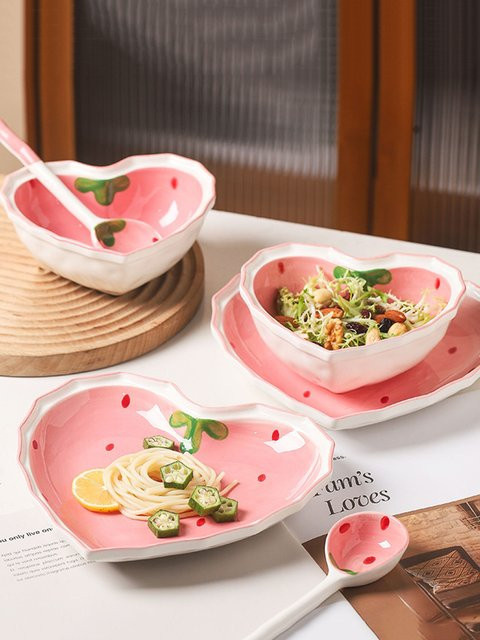 3-teiliges Keramik-Geschirrset Erdbeer-Design in Pink mit Schüssel, Teller und Löffel für Dessert und Salat - Bild 1