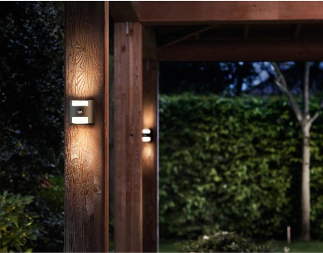 Philips LED-Außenwandleuchte Grass in Anthrazit mit Bewegungsmelder und Up-Down-Lichtfunktion aus Aluminiumguss - Bild 1