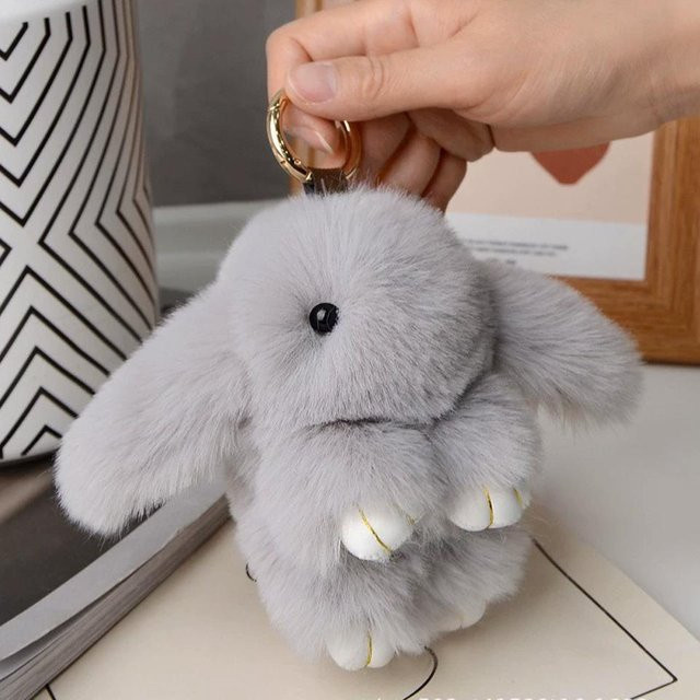 Rd lala Kaninchenfell Anhänger in Grau, weiches Stofftier als Taschenanhänger oder Autodekoration, Höhe: 15 cm - Bild 1