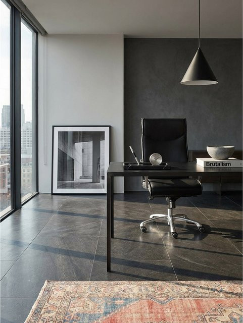 Bürostuhl BIGBOSS von KADIMA DESIGN aus Kunstleder in Schwarz mit Armlehnen und hoher Rückenlehne, B/T/H: 60 x 61 x 126 cm - Bild 1