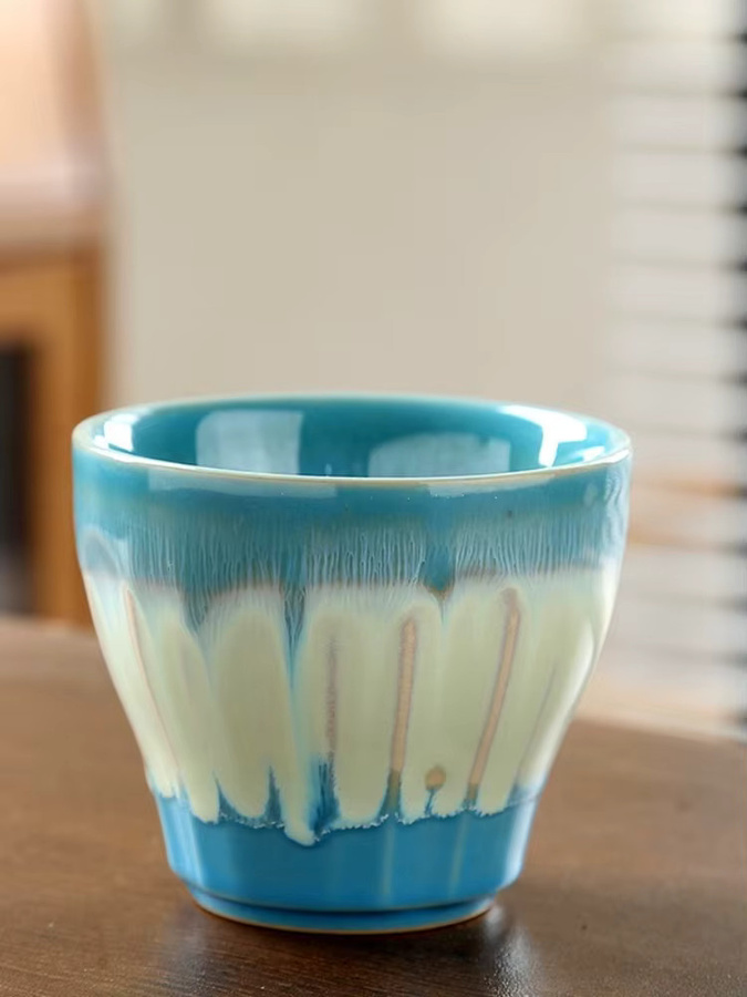 Handgefertigte Keramik-Kaffeetasse mit kristalliner Glasur und mattem Finish für Latte oder Cappuccino - Bild 4