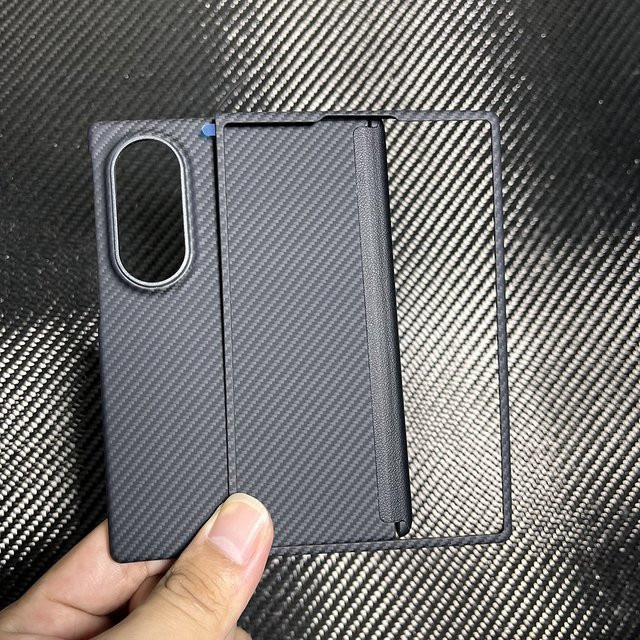MagSafe Magnetische Hülle für Samsung Galaxy Z Fold 8 aus Carbonfaser und Aramidfaser in Schwarz - Bild 1