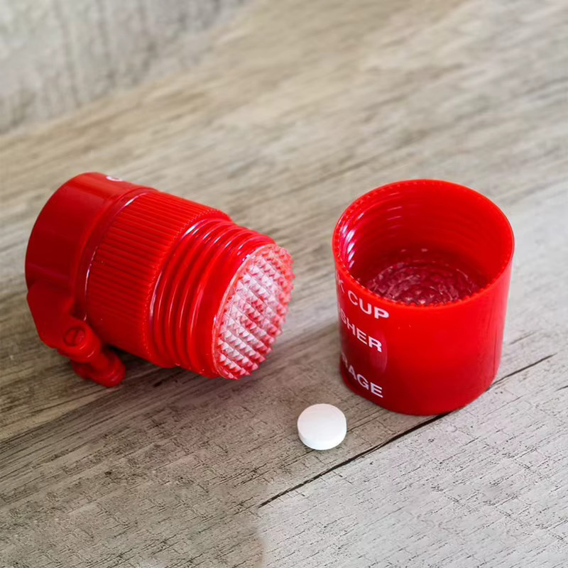 Tragbarer 2-in-1 Camping Pillenbrecher in Rot mit abnehmbarem Wasserbecher - Bild 2