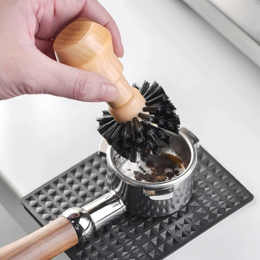 WUWANLI Kaffeemaschinen-Griff-Reinigungsbürste mit Holzgriff in Braun - Bild 3