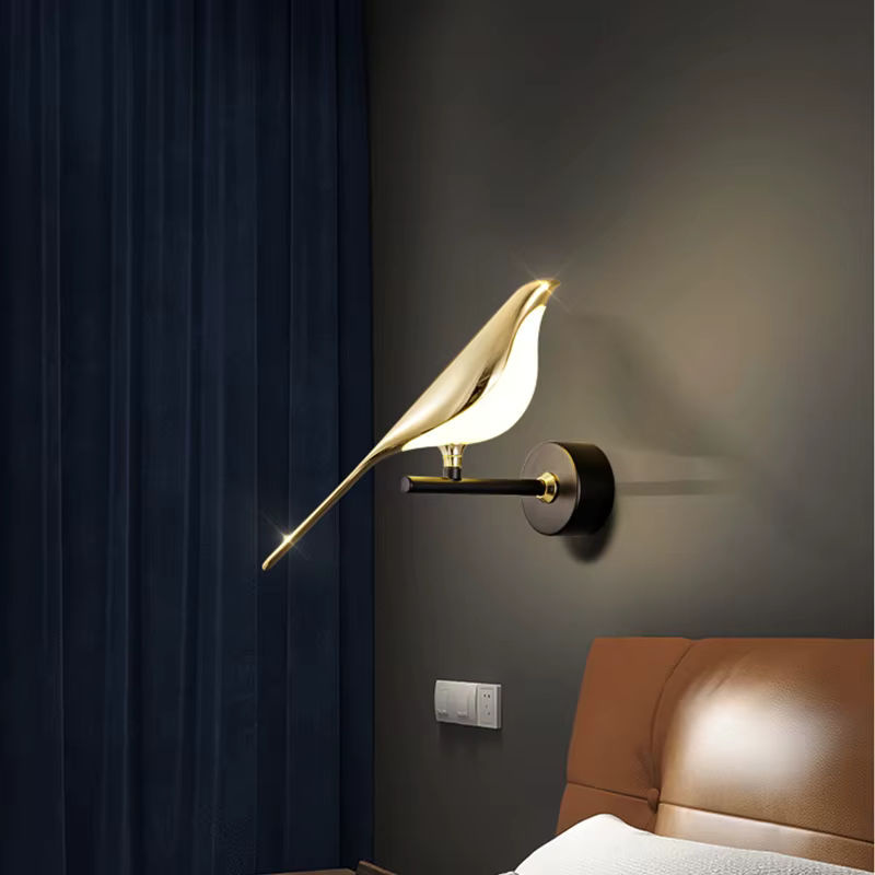 Moderne LED Wandleuchte von lyfs in Gold/Messing und Weiß für Wohnzimmer und Schlafzimmer im nordischen Design - Bild 2