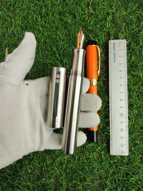 Jinhao Titan Füllfederhalter aus Vollmetall in Silber mit Jinhao Nr. 8 Feder - Bild 1