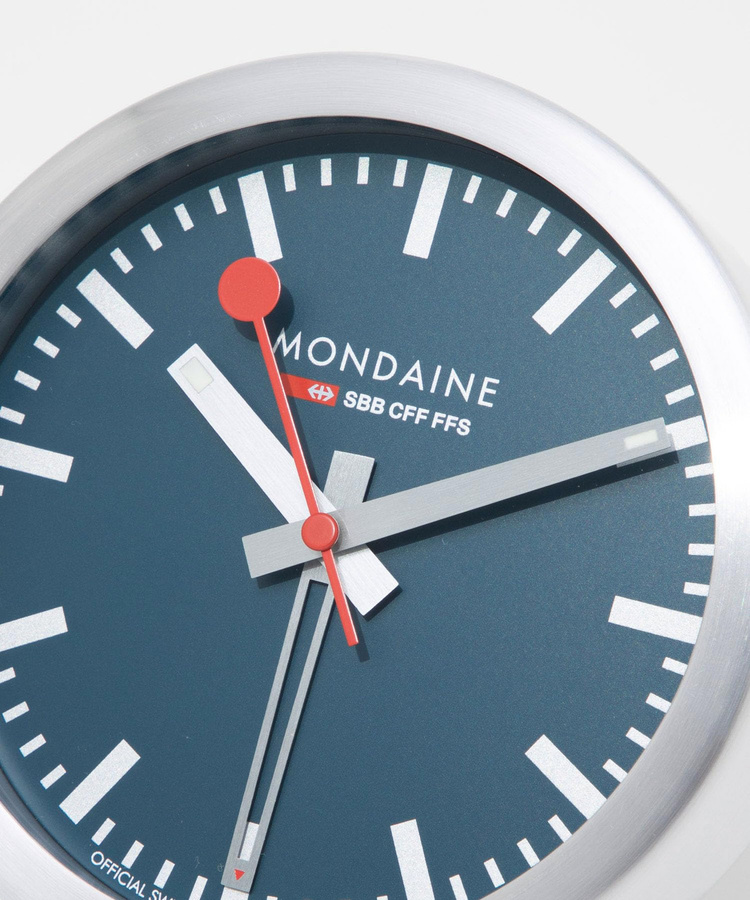 Mondaine Retro Tischuhr und Wecker A997.MCAL.46SBV.2 in Silber-Blau mit Analog-Quarzwerk, Durchmesser: 12,5 cm - Bild 3