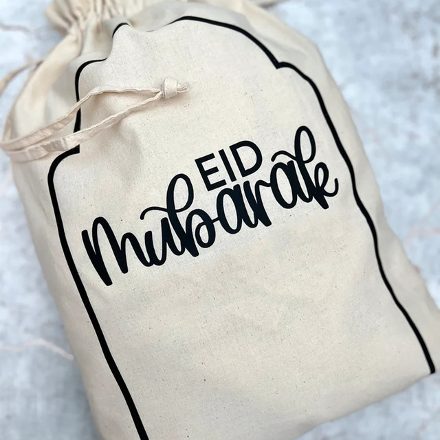 5 Stück Eid Mubarak Geschenktüten aus Baumwolle mit Kordelzug in Beige für Ramadan und Iftar - Bild 1