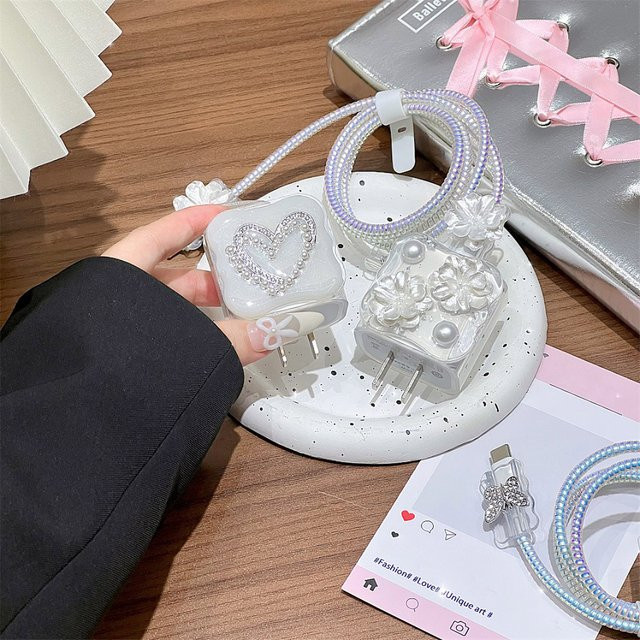 TAOYUNXI Ladekabel-Schutzhülle mit Perlenblumen-Design und Kabelaufwickler-Set für iPhone 13 15 16 17 18W/20W - Bild 1