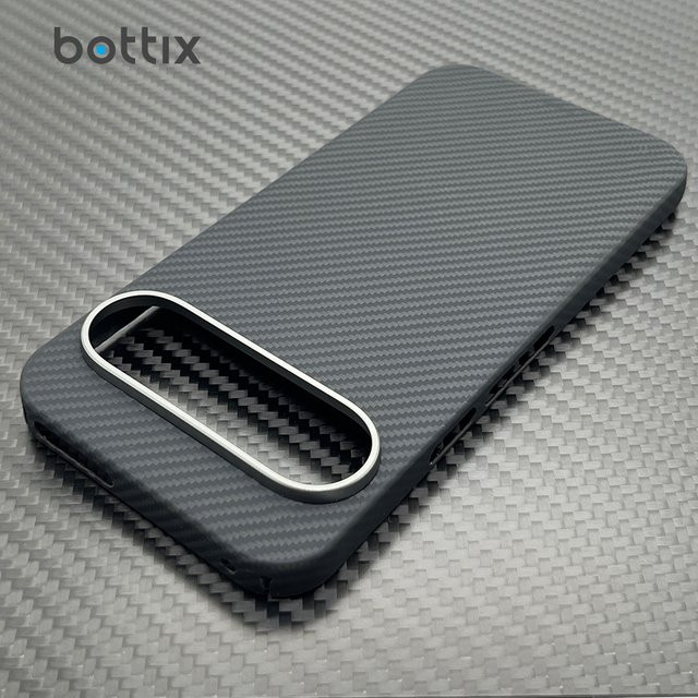 bottix Luxus Carbonfaser Hülle für Google Pixel 9 Pro XL in Schwarz mit Linsenschutz und kratzfester Aramid-Rückschale - Bild 1