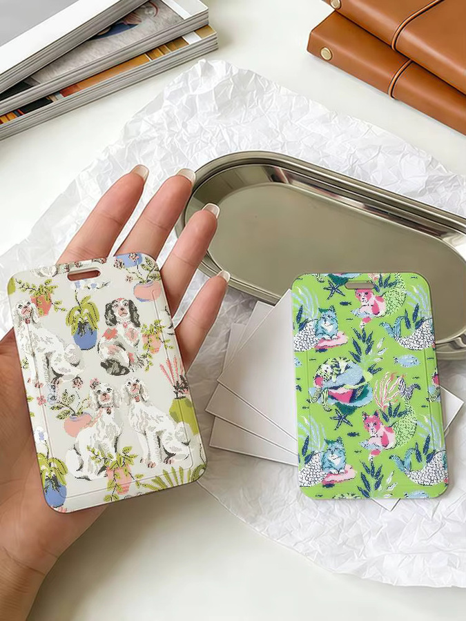 Modische Schiebe-Kartenhülle aus Kunststoff mit Blumen-, Katzen-, Hunde- und Pflanzenmotiven in Multicolour für Ausweise, Namensschilder und Buskarten - Bild 3