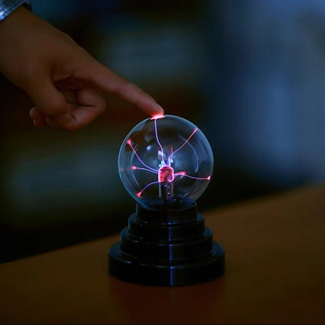 Lyfs Magische Plasmakugel LED Atmosphäre Nachtlicht mit Touch-Steuerung, Schwarz, 7,62 cm Durchmesser - Bild 1