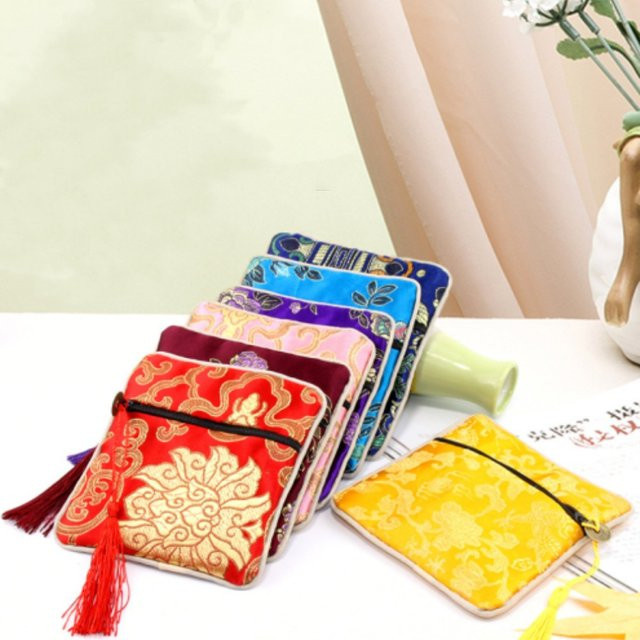 Handgemachte chinesische Schmucktasche aus Seide und Satin mit Stickerei und Quaste sowie Reißverschluss - Bild 1