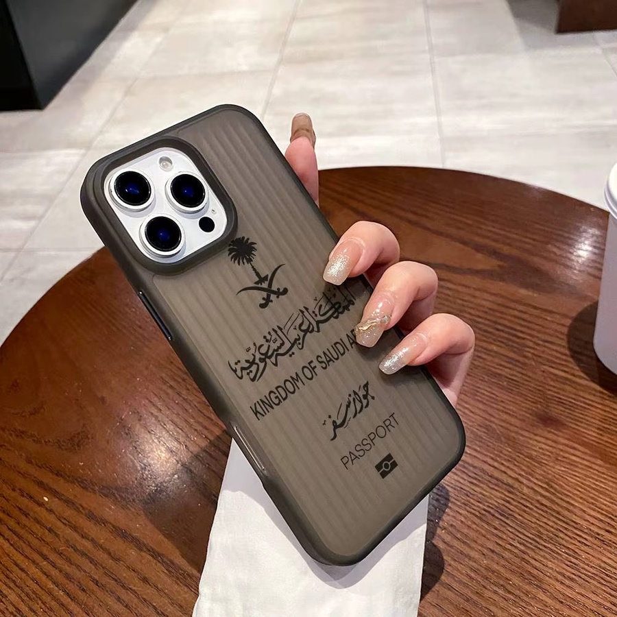 Handyhülle mit Saudi-Arabien Reisepass-Design und gewelltem Muster für iPhone 17, 16, 15, 14, 13, 12, 11 (Pro, Max, Plus) mit matter Abdeckung - Bild 4