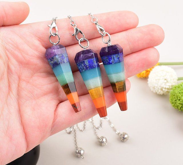 RYCRYSTAL Natürliches Kristall-Pendel für Reiki Healing und Sieben Chakren in Multicolor als Wicca Dowsing Amulett - Bild 1