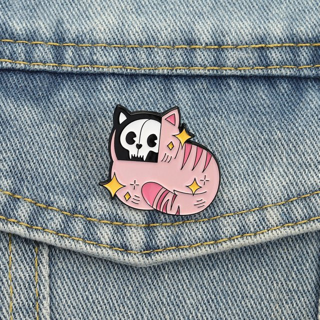 Miss Zoe Anstecknadel Skelett-Katze, Emaille, Rosa, Bunt, Unisex - Bild 1