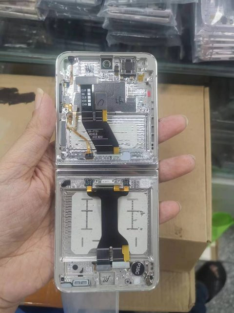 Samsung Z Flip 5 F731 Mittelrahmen Gehäuse mit Scharnier, rotierender Welle und Power Button Flex Kabel Baugruppe in Weiß - Bild 1