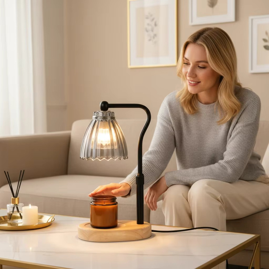 Moderne dimmbare Kerzenwärmer Lampe aus Metall und Glas in Gold/Messing mit transparentem Dom als dekoratives Nachtlicht für Schlafzimmer und Home Office - Bild 2