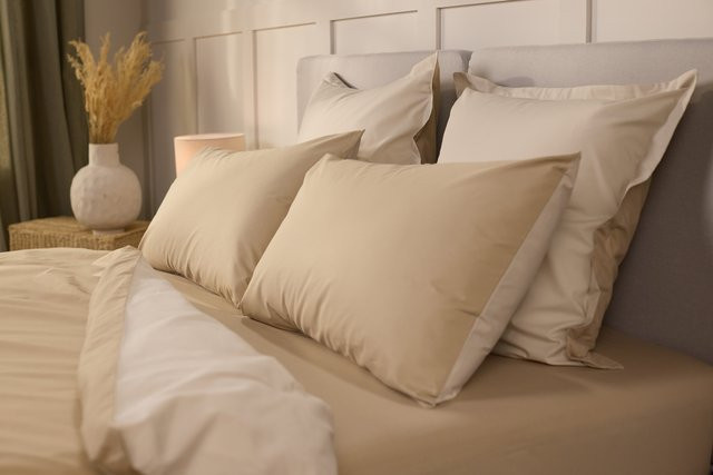 Emma Comfort Perkal Kopfkissenbezüge aus Baumwolle, Doppelpack, Beige, 80 x 80 cm - Bild 1