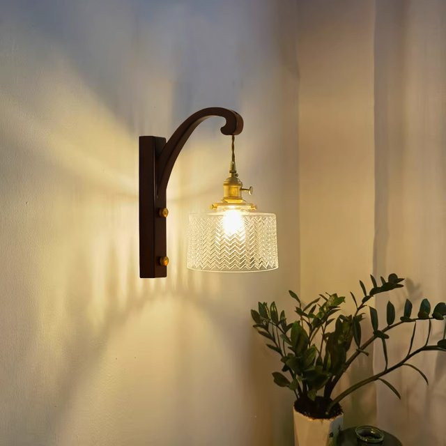 Moderne LED Wandleuchte Ramalho aus Holz in Braun mit drehbarem Design für Flur und Schlafzimmer - Bild 1