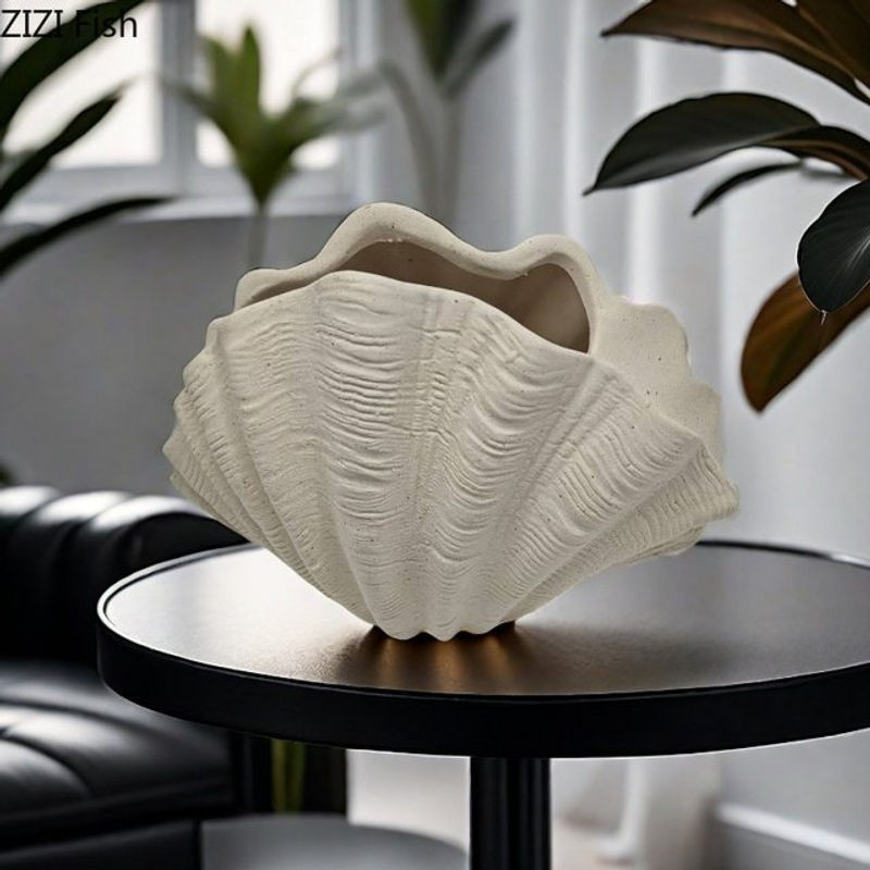 Dekorative Keramikvase in Beige mit Muschel-Ornament für Schnittblumen und Dekoration - Bild 1