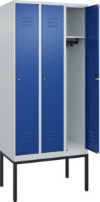 C+P Spind Classic PLUS Garderobenschrank mit 3 Abteilen, Stahlkonstruktion, Zylinderschloss und Garderobenhaken, H x B x T: 212 x 90 x 50 cm - Bild 1