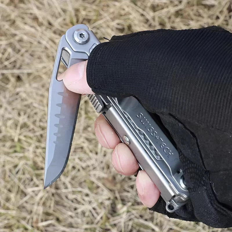 SWISS TECH 11-in-1 Multitool-Messer in Silber, klappbares Mini-EDC-Werkzeug mit Schere und Säge für Outdoor und Überlebensausrüstung - Bild 4