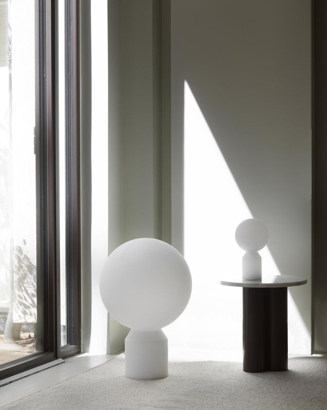 Normann Copenhagen Yo Tischleuchte in Weiß für Innen- und Außenbereich - Bild 2