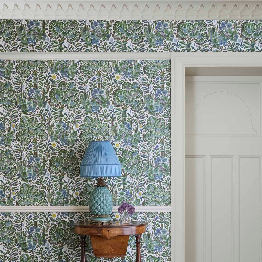 House of Hackney Tapete Moon Garden in Green mit floralem Art Nouveau Design - Bild 1