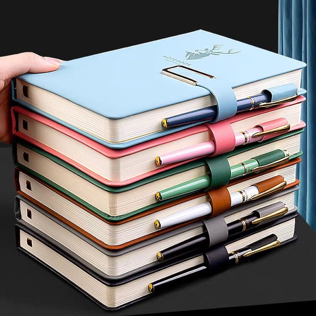 Anowee A5 Notebook aus PU Leder mit Hardcover und Schnalle, Grau, Liniert - Bild 1