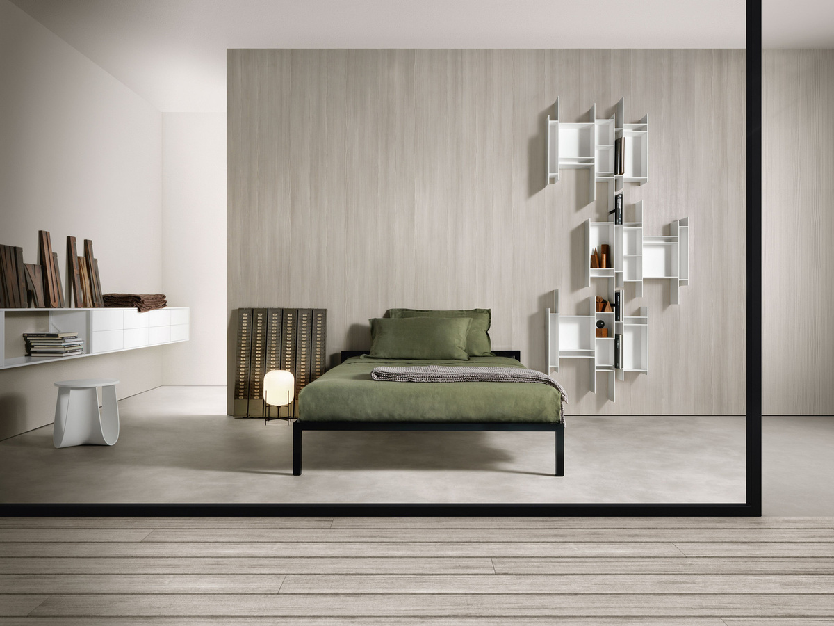 MDF Italia Randomito Hängeregal Weiss mit Rückwand und mattem Finish - Bild 1