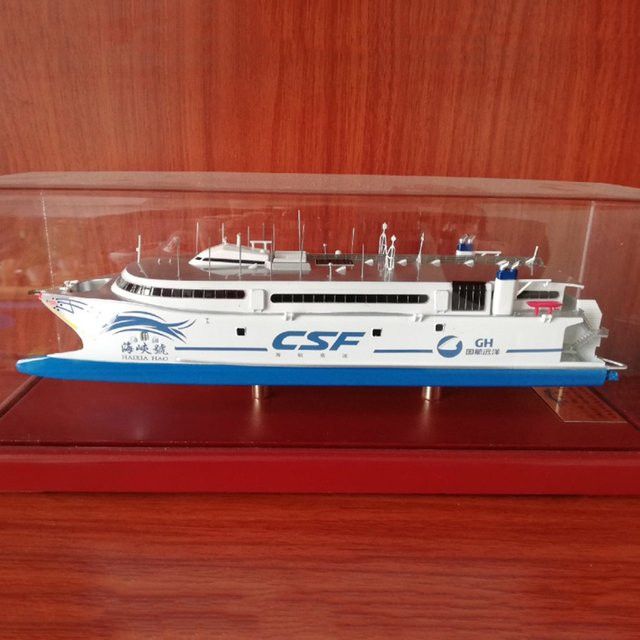 AT 99 MODEL Ro-ro Passagierschiff Modell aus ABS in Weiß und Blau als Sammlerstück und Dekoration - Bild 1