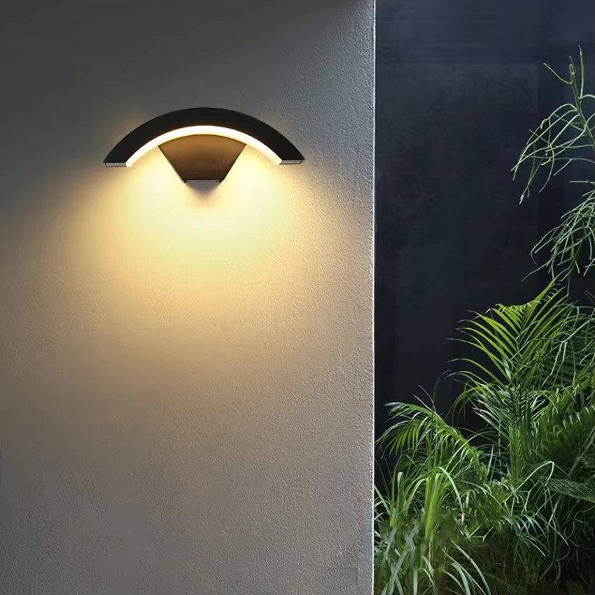 Pumous LED Außenwandleuchte mit Bewegungssensor, Wasserdichte Aluminium Wandlampe für Garten und Veranda, Up-Down Lichteffekt, Warmweiß, Schwarz - Bild 3