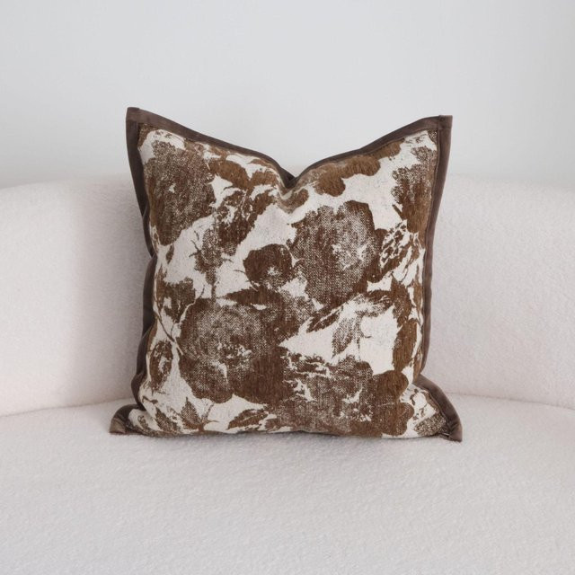 JMG Clothing Jacquard Kissenbezug Braun mit floraler Prägung, B/H: 30 x 50 cm oder 45 x 45 cm - Bild 1