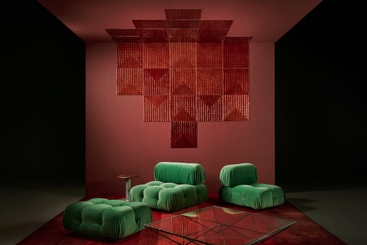 Arte Wallpaper Cornice Garnet – Rote geometrische Tapetenbordüre aus Capiz-Muscheln mit Fliesenoptik - Bild 1