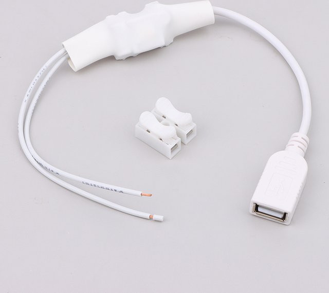 Weißer USB-Adapter Stecker für Wifi Kamera als AC 220V zu DC 5V/1A 5W Stabilisiertes Isolationsmodul - Bild 1