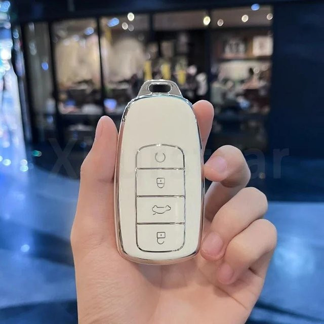 TPU Schlüsselhülle mit Schlüsselanhänger für Chery Tiggo und Exeed Modelle in Weiß - Bild 1