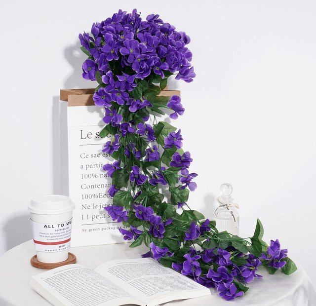 Uflower Künstliche Seidenblumen in Violett und Blau mit Rattan, 70 cm hängende Wand- und Türdekoration für Hochzeiten und Partys - Bild 1