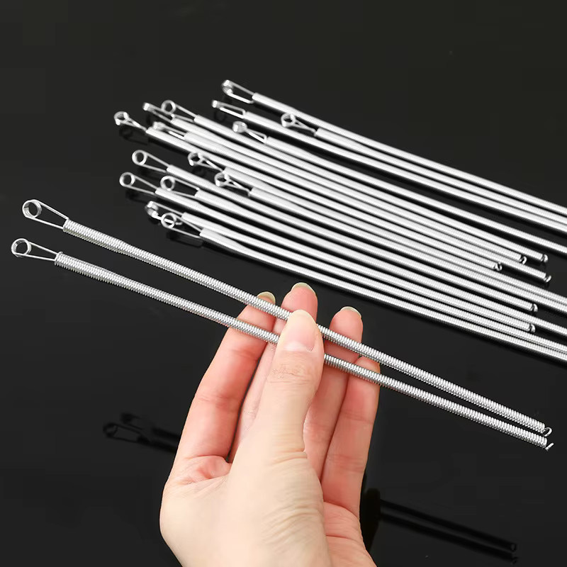 Flexibles Einfädelwerkzeug aus Metall in Silber für Nadeln und Kordeln - Bild 3