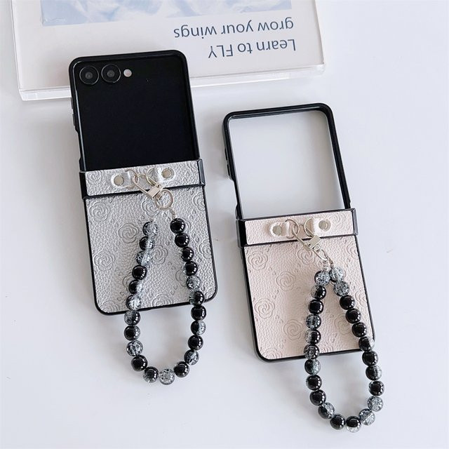 Stoßfeste Scharnier-Schutzhülle für Samsung Galaxy Z Flip 7 6 5 4 3 mit Handgelenkschlaufe und Lederbezug in Beige - Bild 1