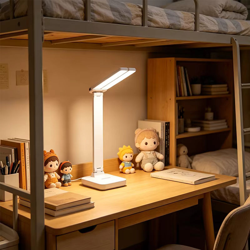 Lyfs USB-Schreibtischlampe in Weiß, dimmbar mit Touch-Funktion, faltbare Tischlampe als Nachtlicht für Schreibtisch, Nachttisch oder Schlafzimmer - Bild 2